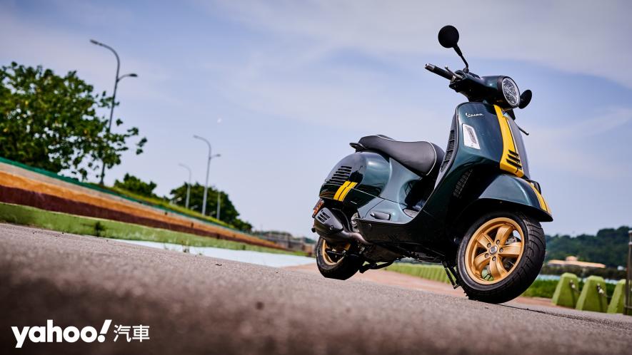 自由誠可貴的二輪時光機！2020 Vespa GTS 300 Racing Sixties城郊試駕！ - 2