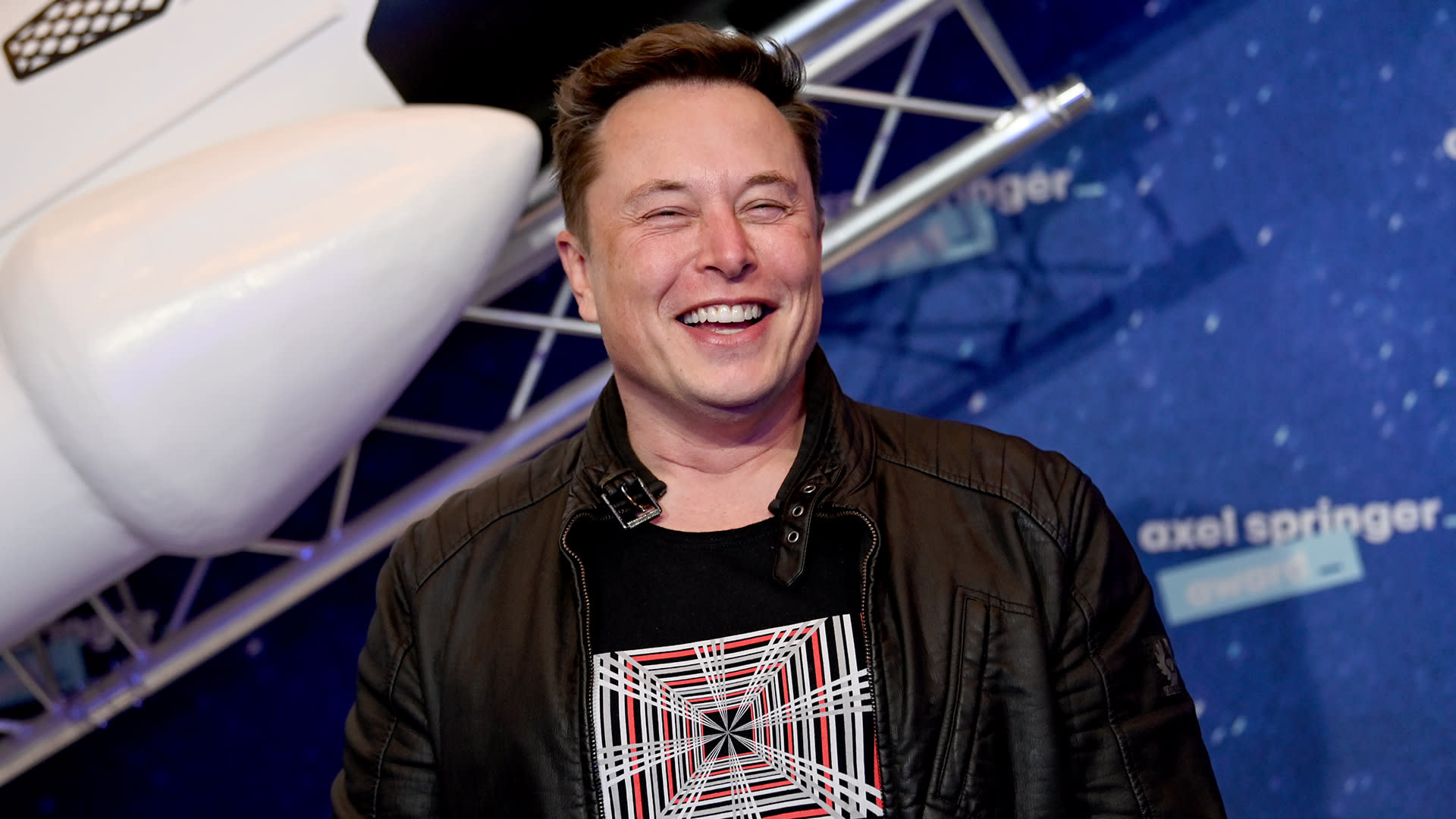 Elon Musk says monkey implanted with Neuralink chip can now play video games with his mind