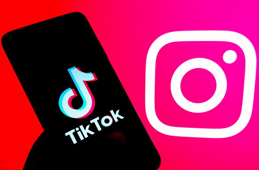 INDIA - 2022/07/25: In this photo illustration, a Tiktok logo seen displayed on an android smartphone with an Instagram logo in the Background. (Photo Illustration by Avishek Das/SOPA Images/LightRocket via Getty Images)
