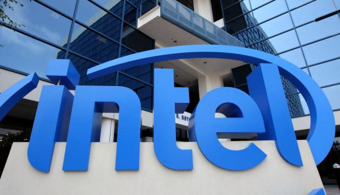 Intel delays next-gen chips as Moore's law begins to crack