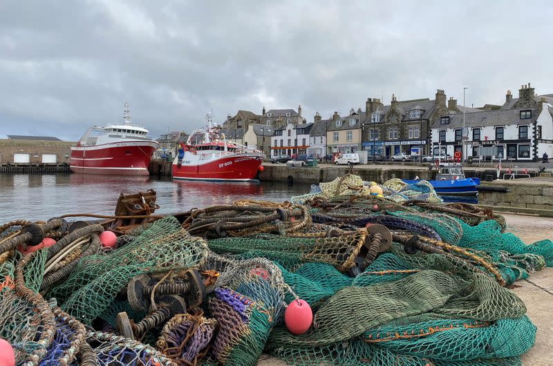 Scottish fishermen halt exports over Brexit red tape