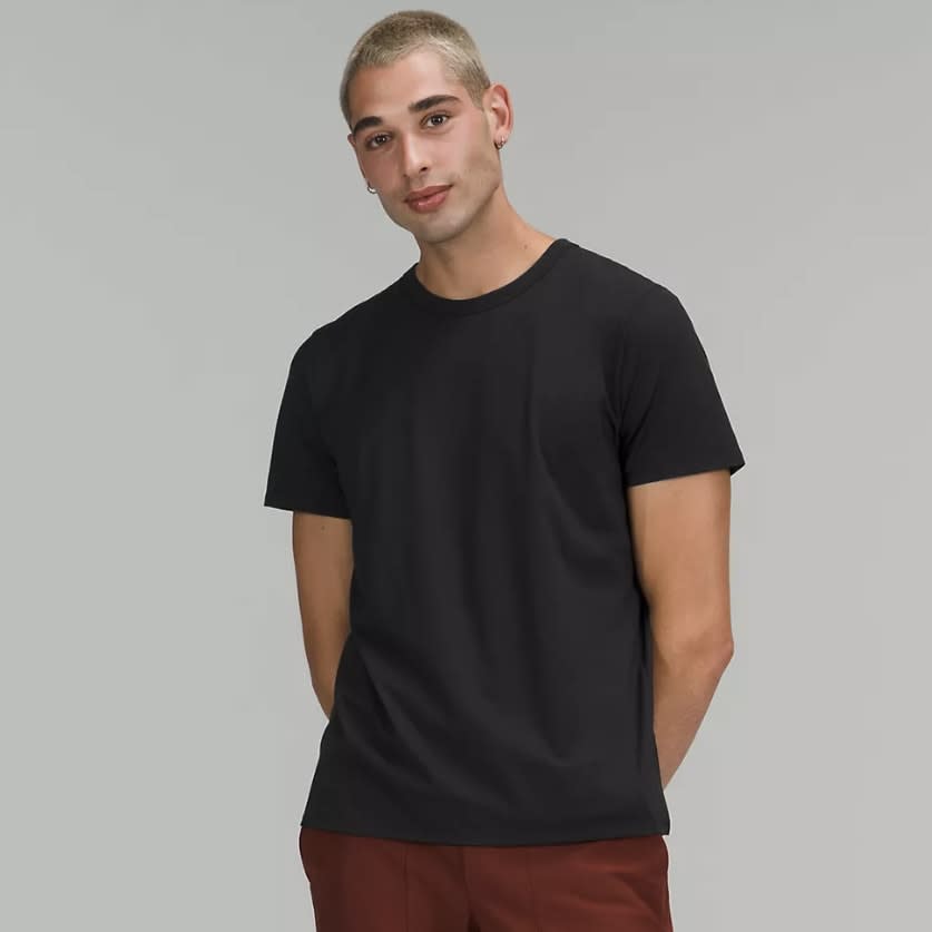 Men of TikTok say this Lululemon T-shirt has the best fit and quality -  Yahoo Sports