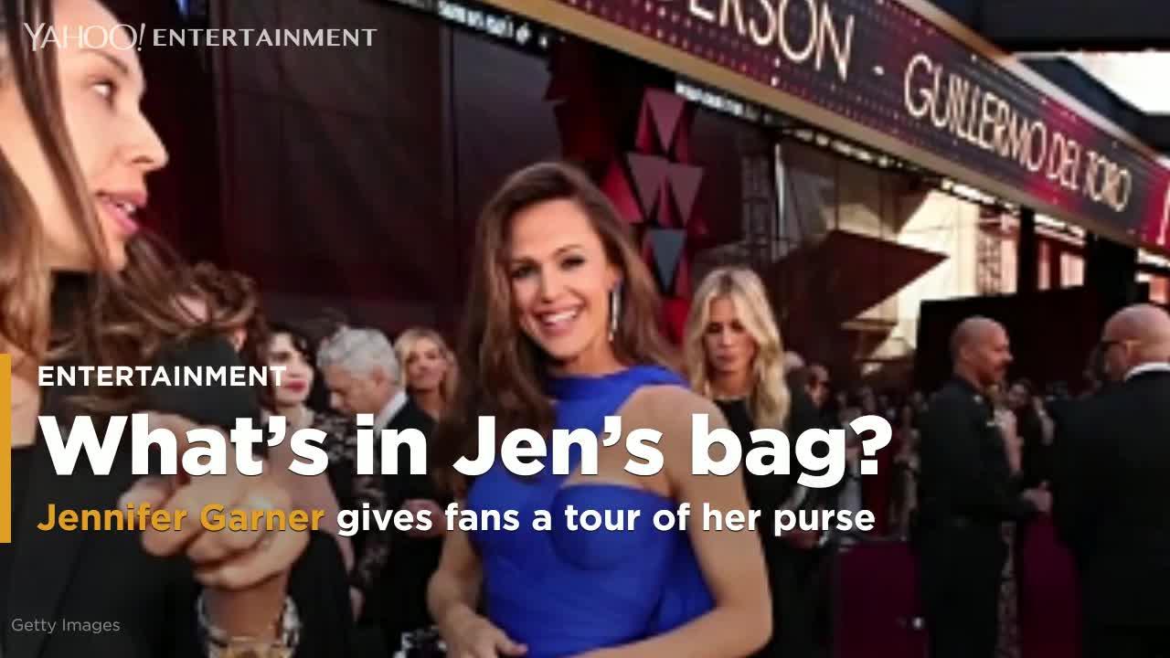 Jennifer Garner Matches the Interior of Her Mansur Gavriel Tote to