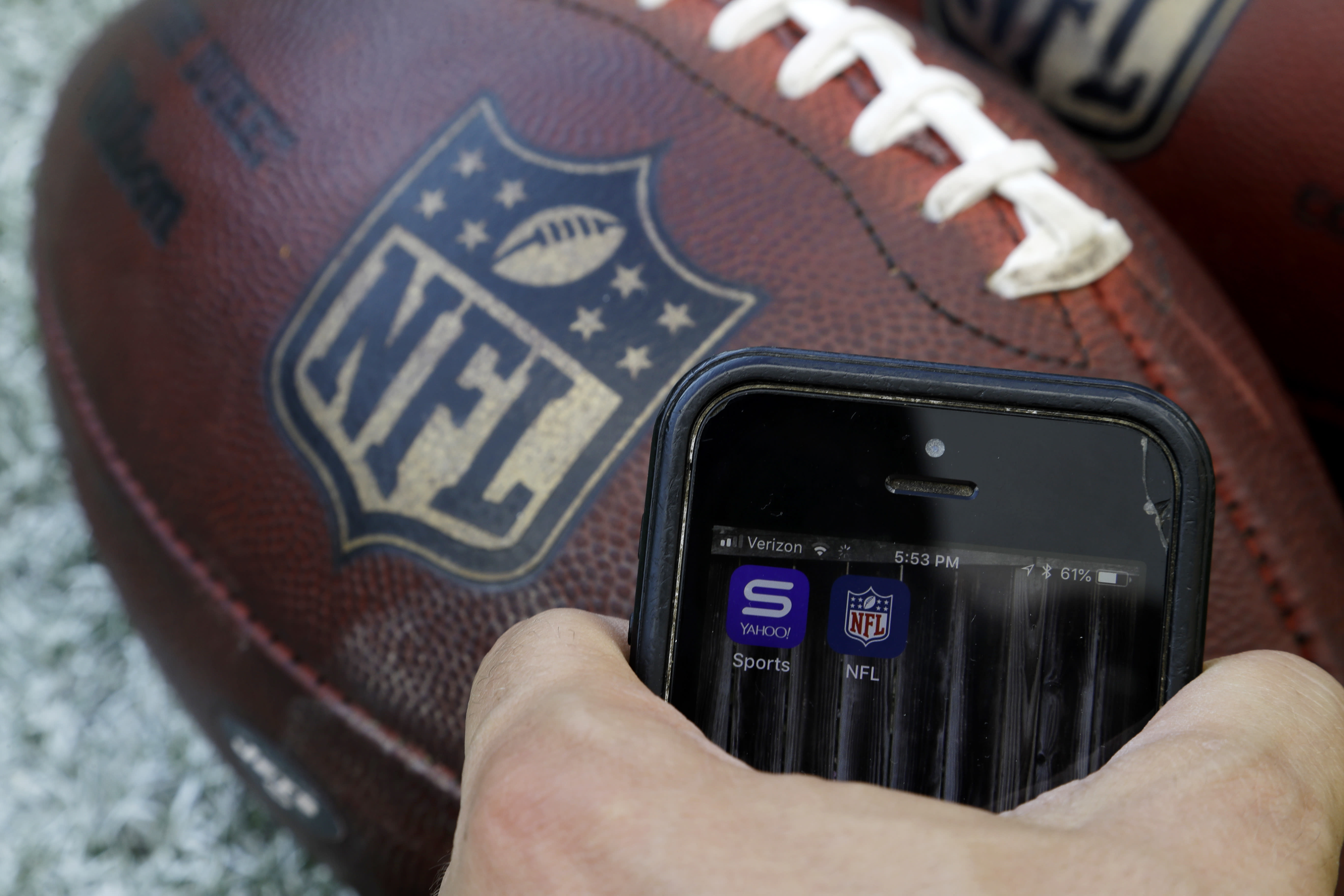 Subscription-free streaming for NFL games