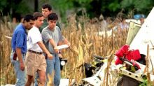 Exhuman los restos del hijo de expresidente argentino Menem muerto en 1995