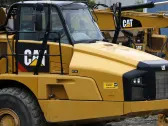 Caterpillar issues sales warning, misses on Q1 revenue