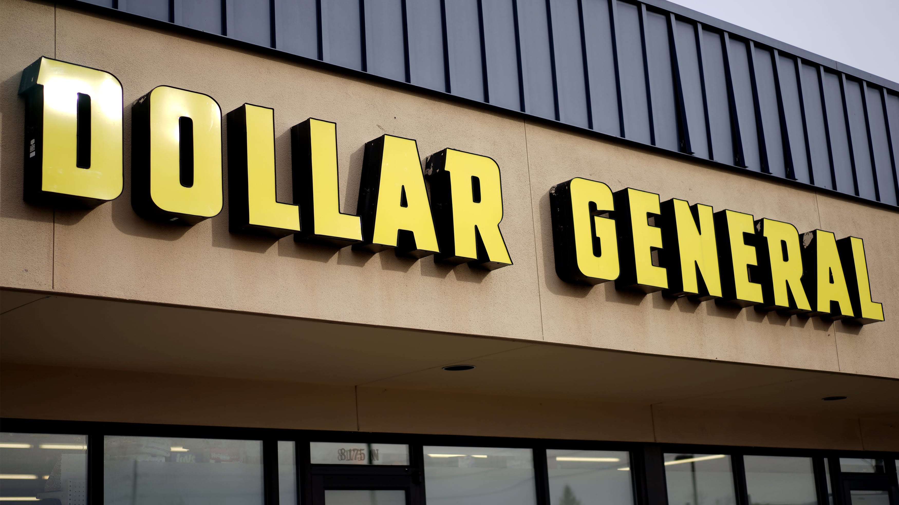 Dollar General Employees Say It's a Terrible Place to Work - Bloomberg