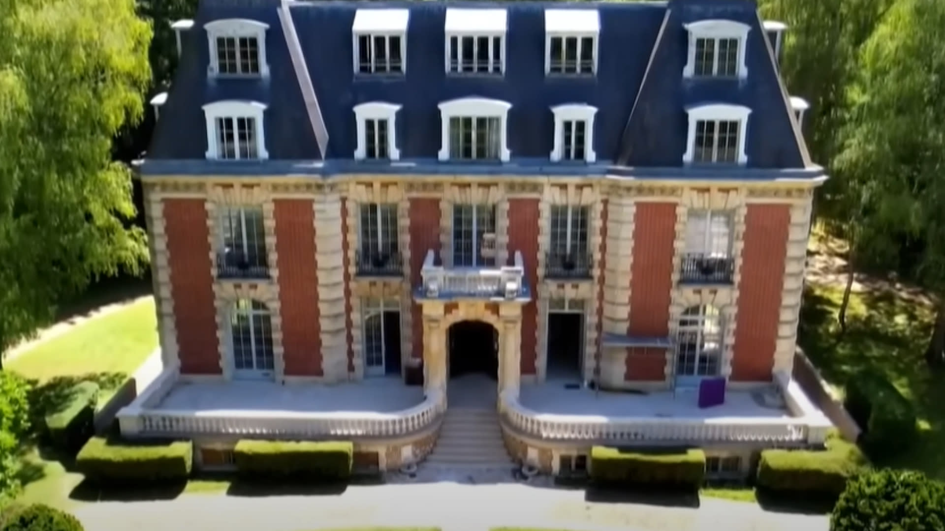 Coup de tonnerre au château de la Star Academy: une prof placée dans  l'ombre des projecteurs - La DH/Les Sports+