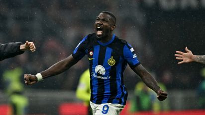 Getty Images - Inter Milan's French forward #09 Marcus Thuram celebrates winning the 2024 Scudetto championship title on April 22, 2024, following the Italian Serie A football match between AC Milan and Inter Milan at the San Siro Stadium in Milan. (Photo by GABRIEL BOUYS / AFP) (Photo by GABRIEL BOUYS/AFP via Getty Images)