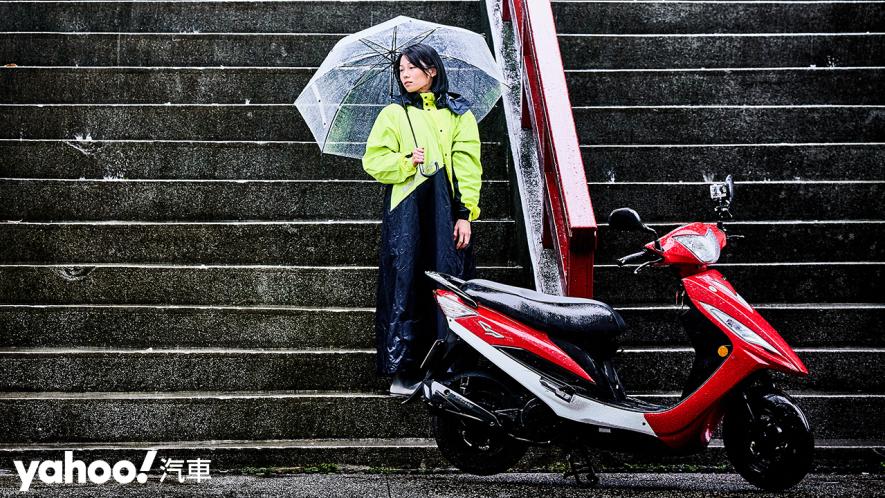 冬季騎車抗雨大作戰！5款嚴選「騎士防水好物」開箱實測！ - 20