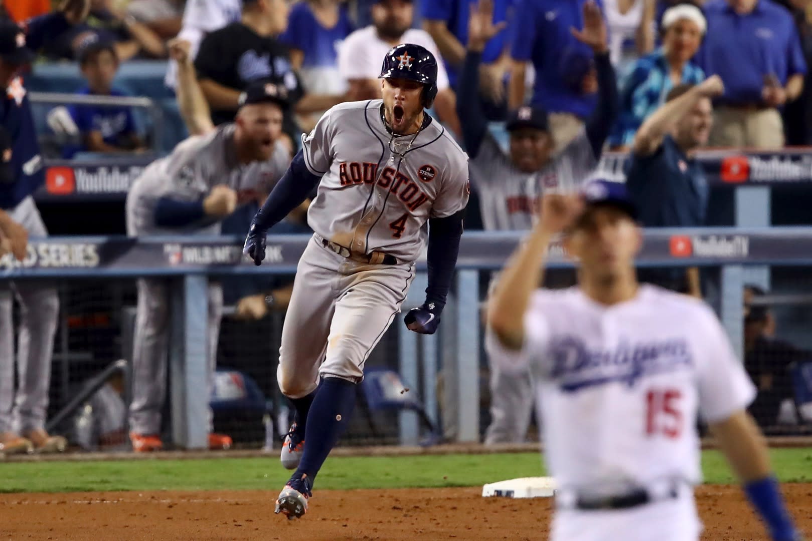 Astros Beat Dodgers 7-6 To Tie The 2017 World Series