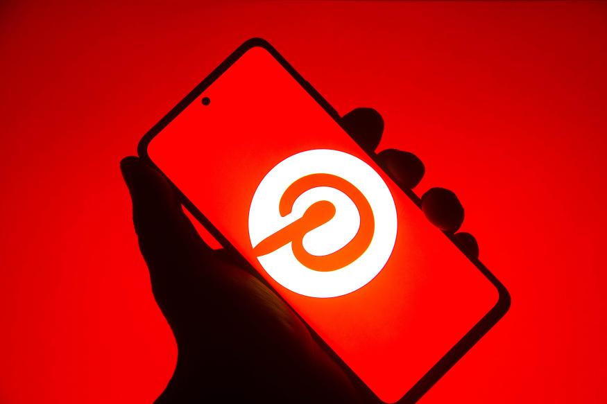 BRAZIL - 2021/10/25: In this photo illustration the Pinterest logo seen displayed on a smartphone. (Photo Illustration by Rafael Henrique/SOPA Images/LightRocket via Getty Images)