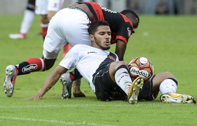 Jean-Michel Aulas confirma chegada do lateral-esquerdo Henrique Silva