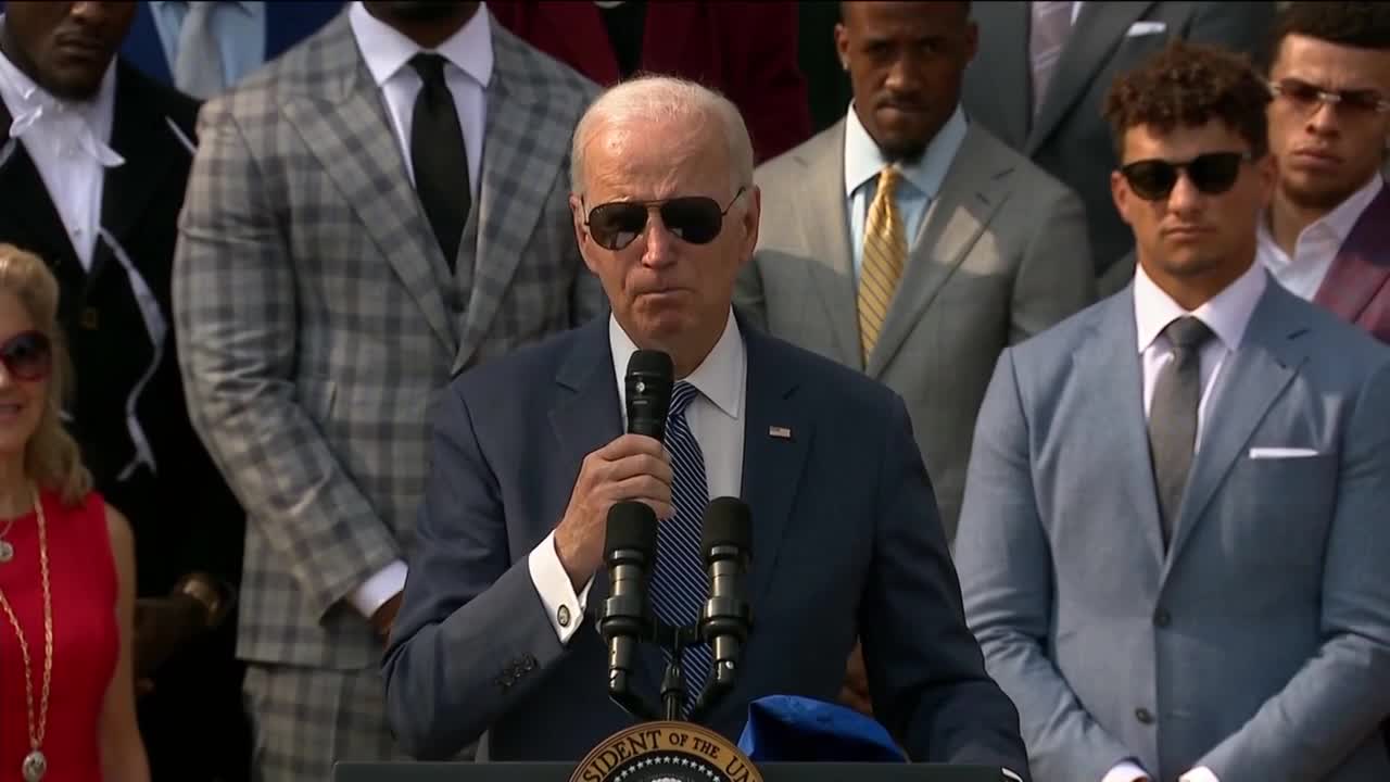 KC's Patrick Mahomes and Travis Kelce gift jersey to Joe Biden