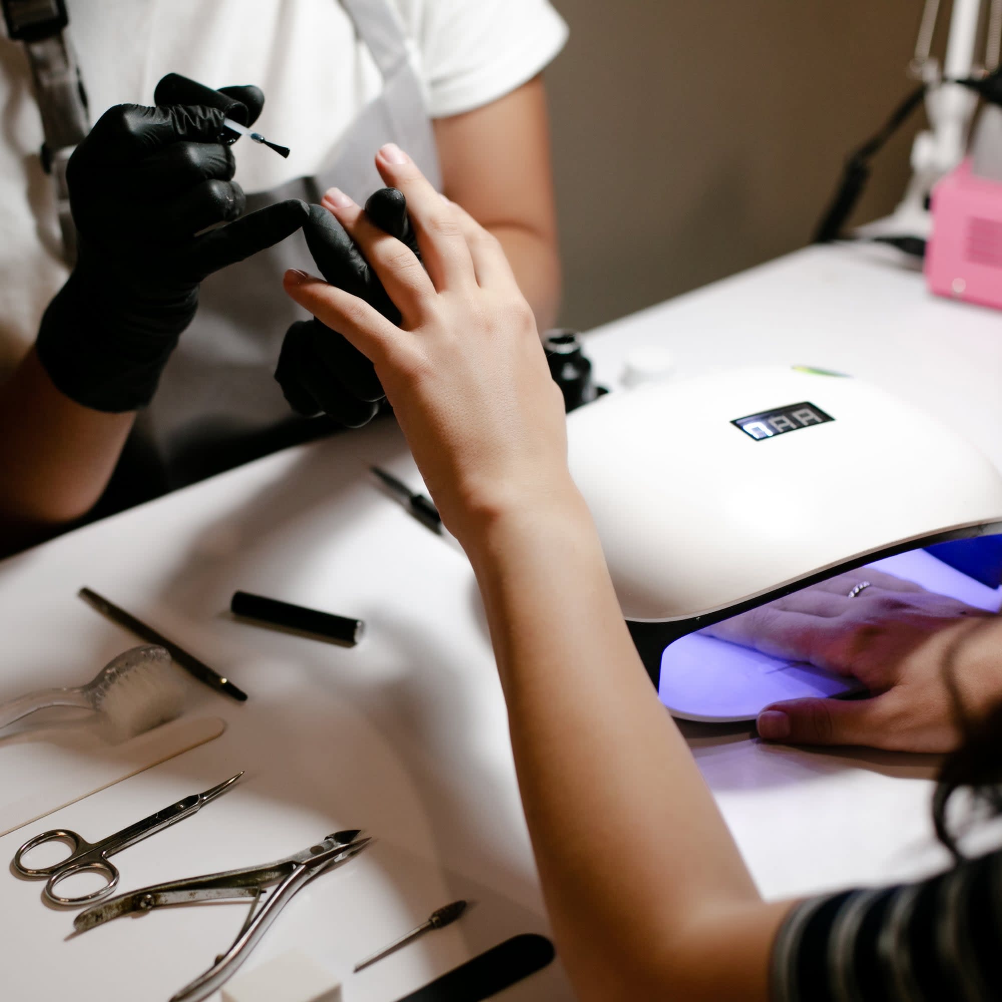 What's the Difference Between a Gel Manicure and Shellac ...