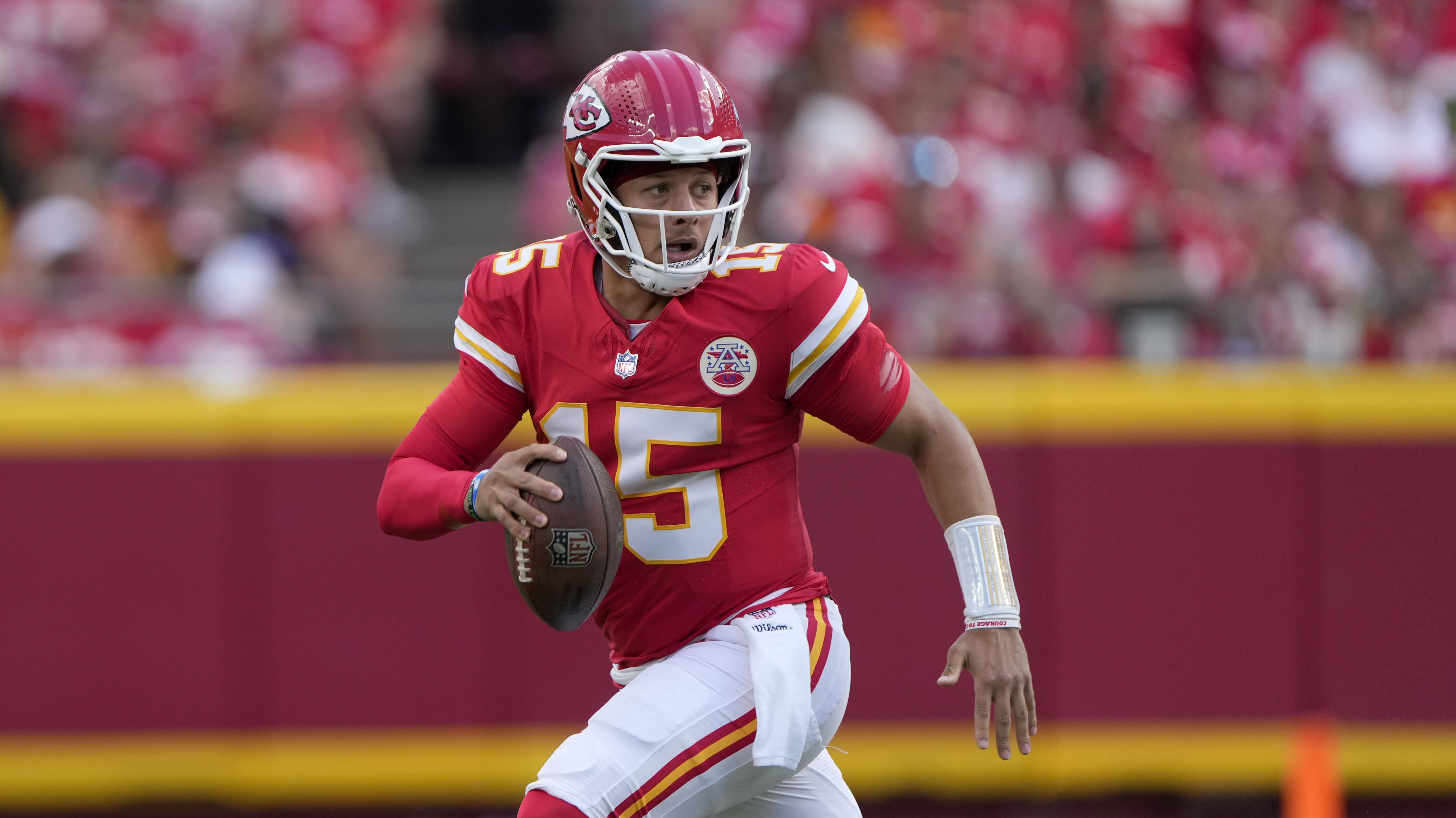 Follow live: Can injury-riddled Chiefs stay unbeaten vs. Saints on 'MNF'?