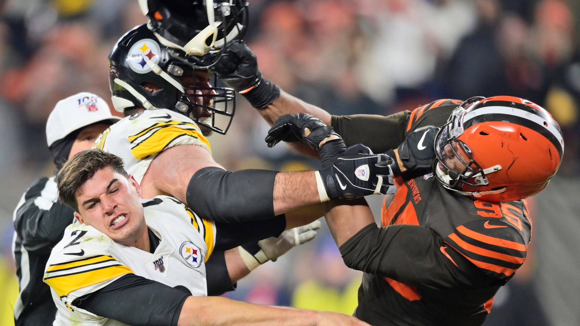 Wild Card Sunday Night Football: Browns vs. Steelers - Bleeding