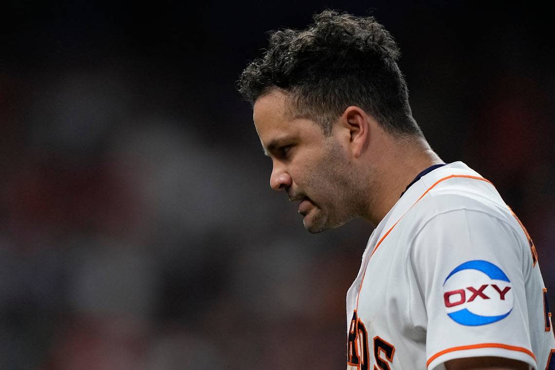 Houston Astros - Jose Altuve, rockin' the shooting star uniform