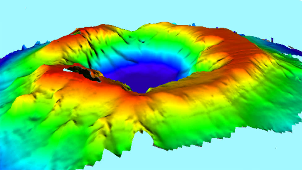Immense trou de cratère créé dans le volcan Tonga