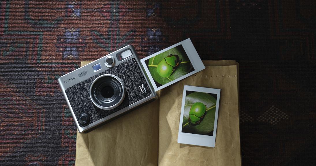 Shinkan hacha Girar Fujifilm's Instax Mini Evo camera lets you send snaps directly to your  phone | Engadget