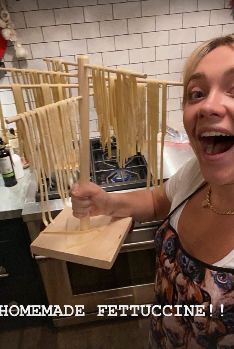 Florence Pugh and Zach Braff make homemade pasta for a fun night: ‘New level for quarantine’