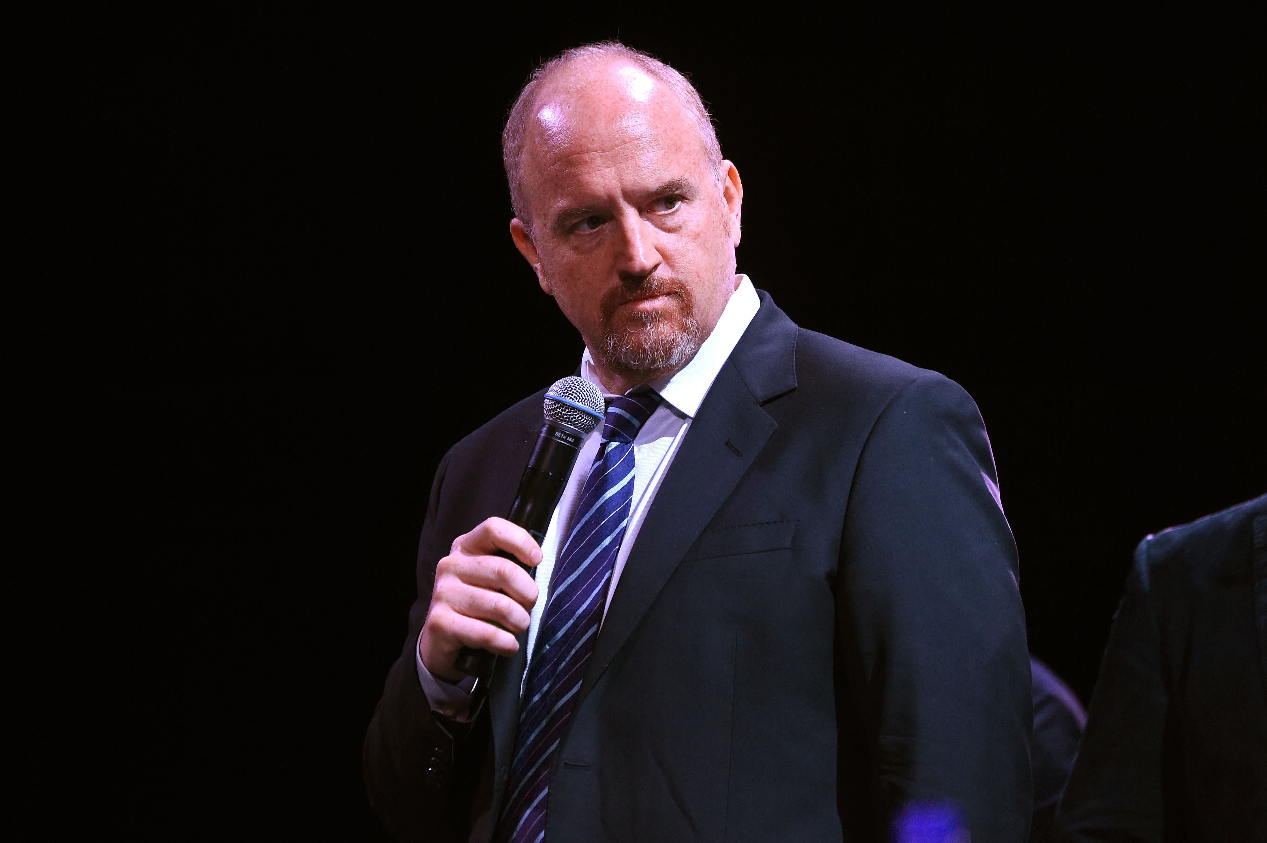 Louis CK is Trying to Get Clubs to Help Him Make Sure No One Leaks his New Material