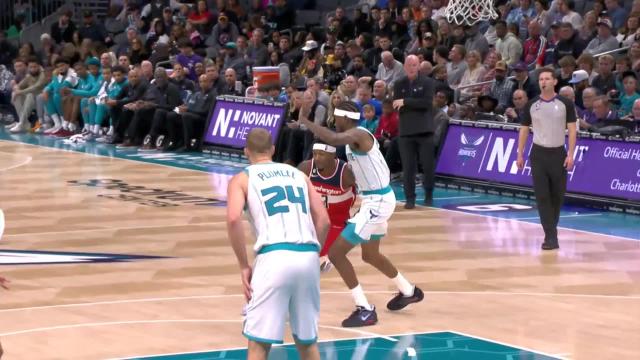 Bradley Beal with a 2-pointer vs the Charlotte Hornets