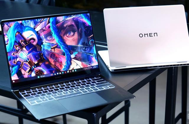 Weighting just 3.5 pounds, HP claims the Omen Transcend 14 is the lightest 14-inch gaming laptop in the world. 