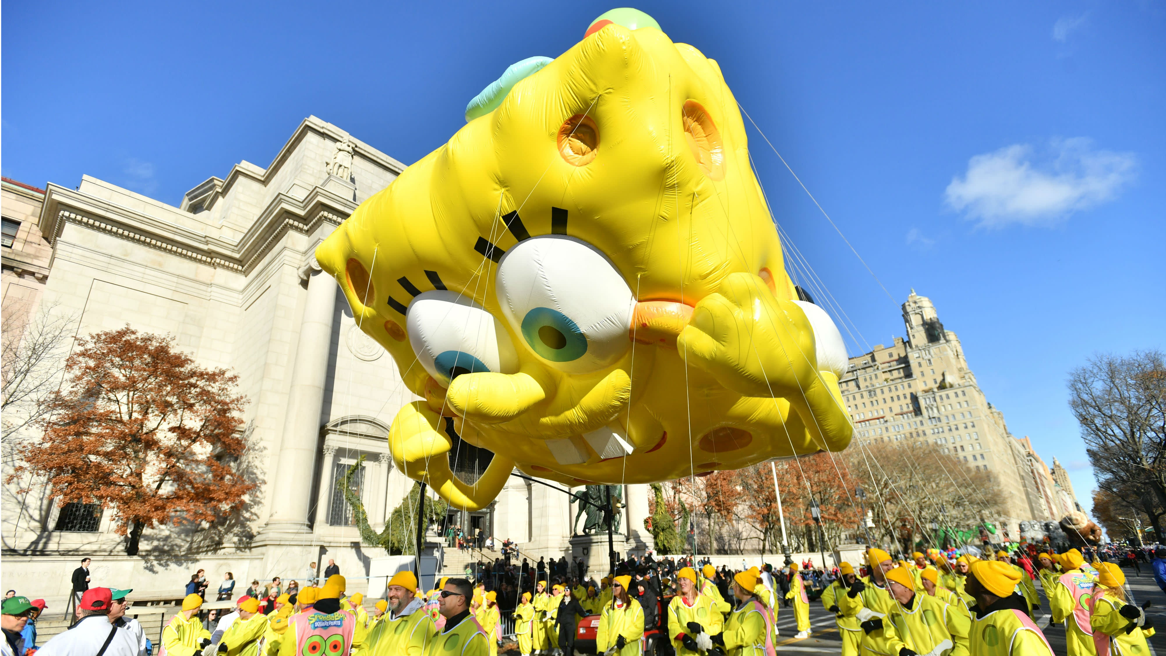 Macys Thanksgiving Day Parade Balloons Flying But At Lower Heights