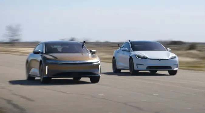 Lucid Air in drag race with Tesla Model S Plaid