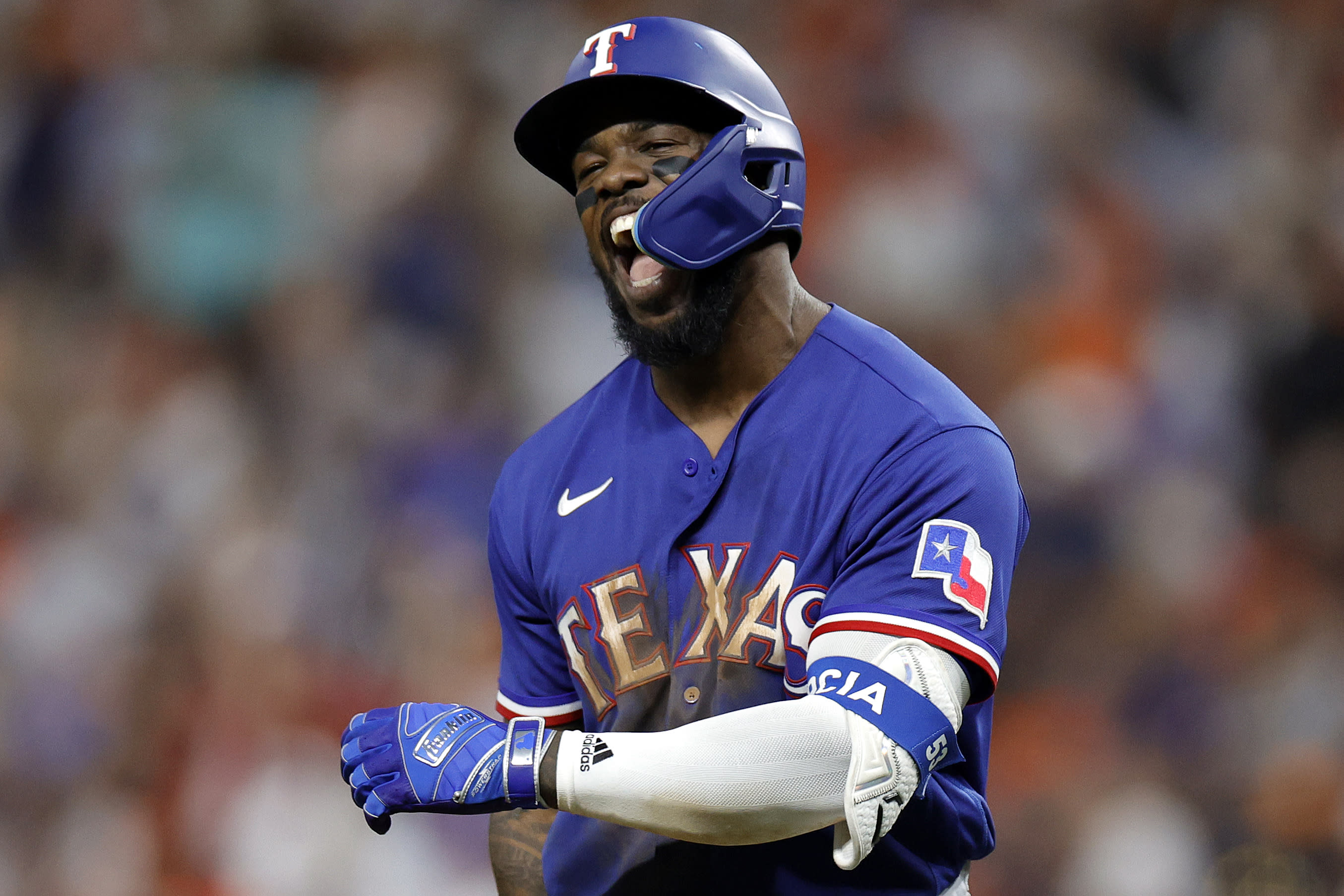 Nathaniel Lowe rips a solo home run to extend Rangers' lead vs