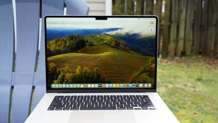 Apple's MacBook Air M3 drops to an all-time low of $899