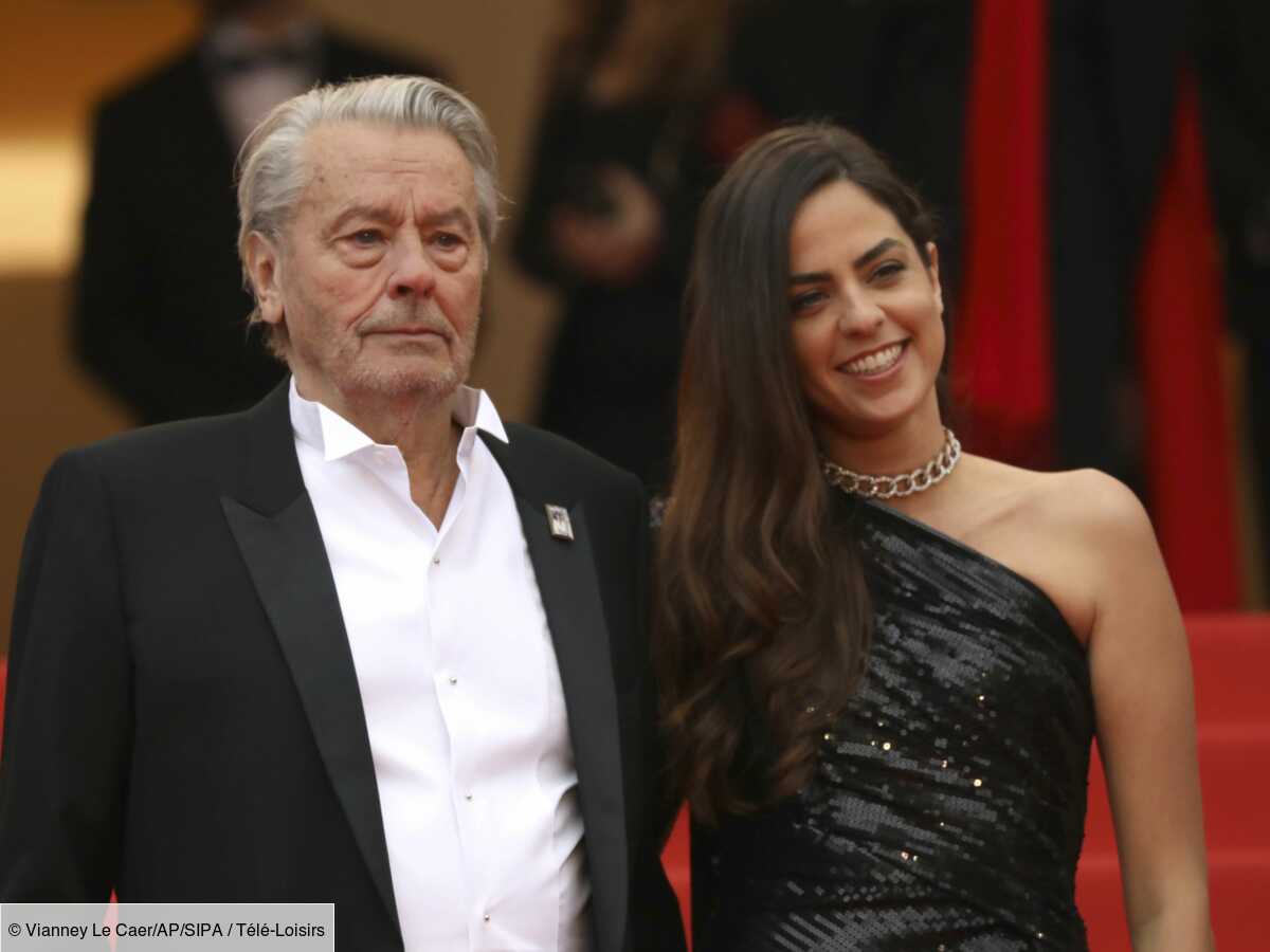 Alain Delon A 85 Ans Sa Fille Anouchka Partage 85 Photos Pour Feter L Anniversaire De Son Pere Photos