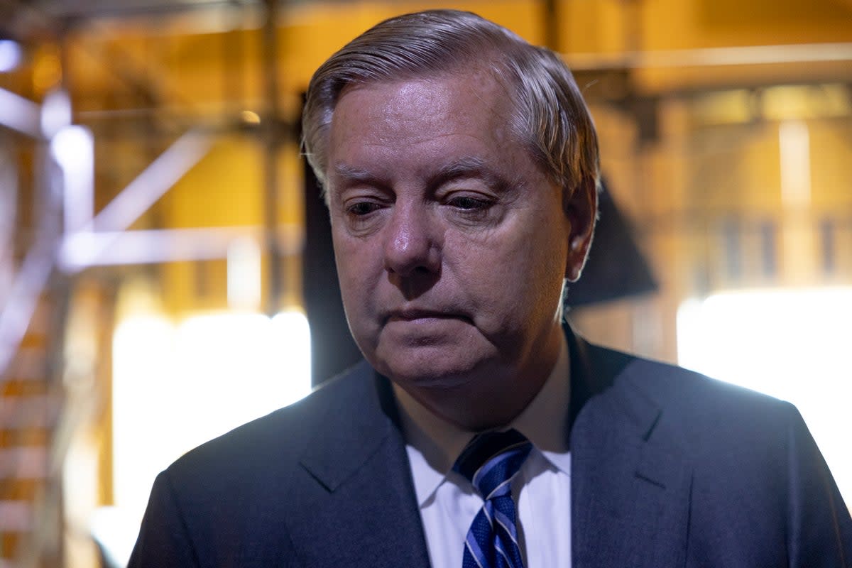 Lindsey Graham a déclaré à un ancien officier de police que les émeutiers du Capitole devraient recevoir une balle dans la tête, selon un nouveau livre