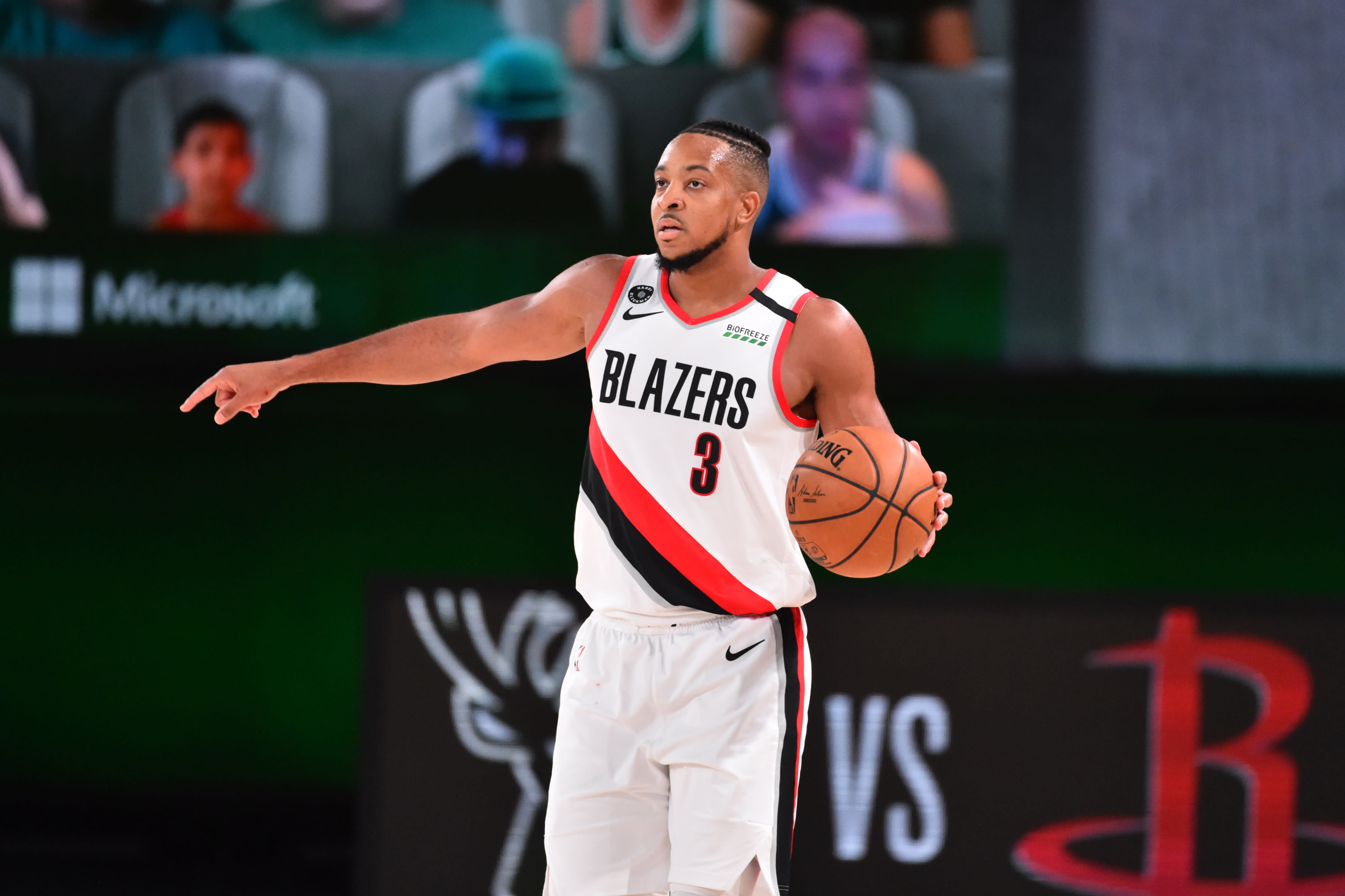 CJ McCollum suffered back injury 