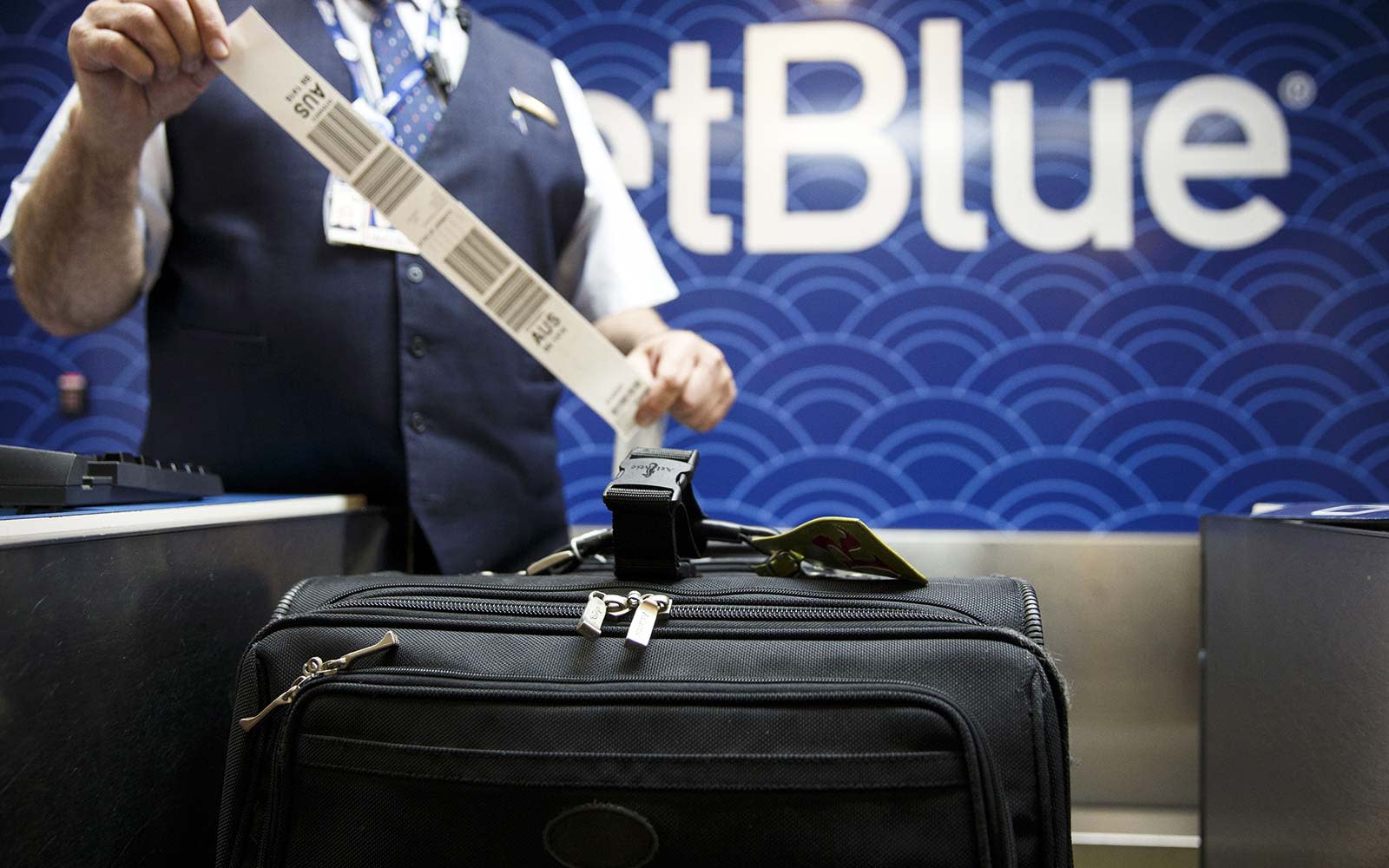 Everything you need to know about JetBlue Airways' bag fees