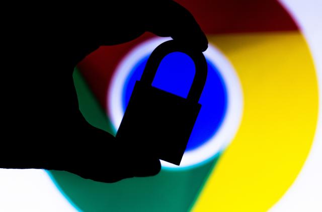 BRAZIL - 2020/07/11: In this photo illustration a padlock appears next to the Google Chrome logo. Online data protection/breach concept. Internet privacy issues. (Photo Illustration by Rafael Henrique/SOPA Images/LightRocket via Getty Images)