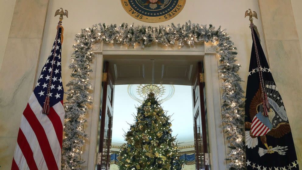 White House  reveals 2019 Christmas  decorations 