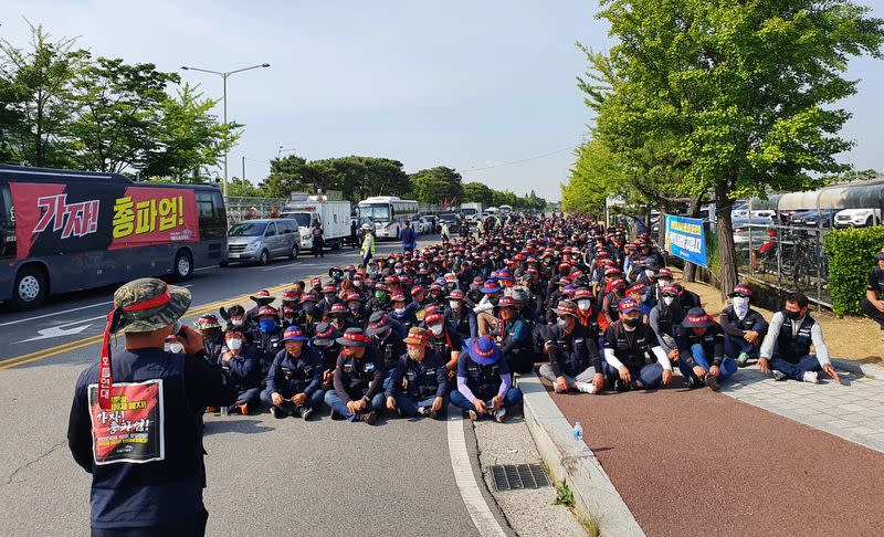 현대차 공장 추가 주말 계속, 한국 트럭 운전사 파업 계속