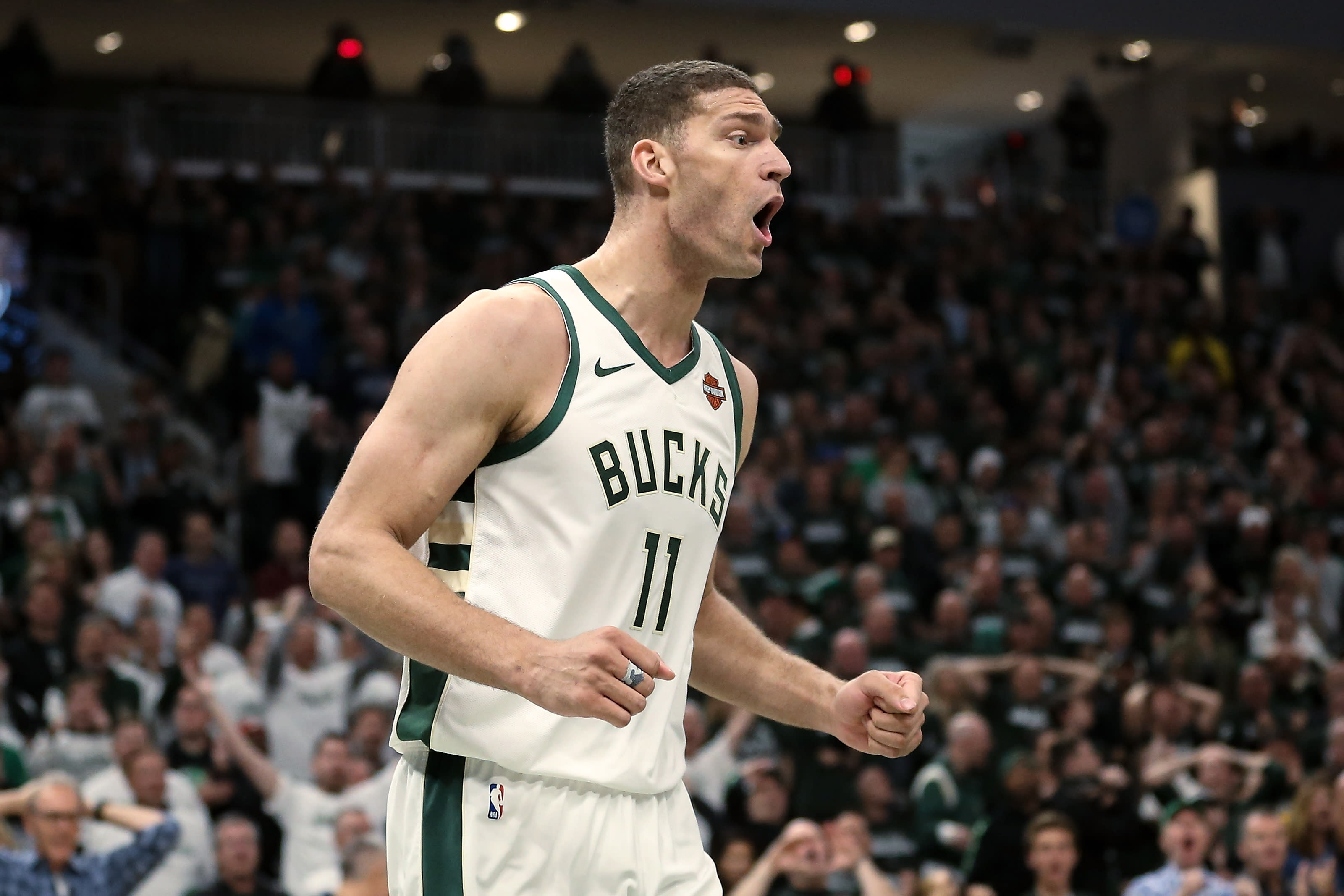 NBA free agency: Brook Lopez staying 