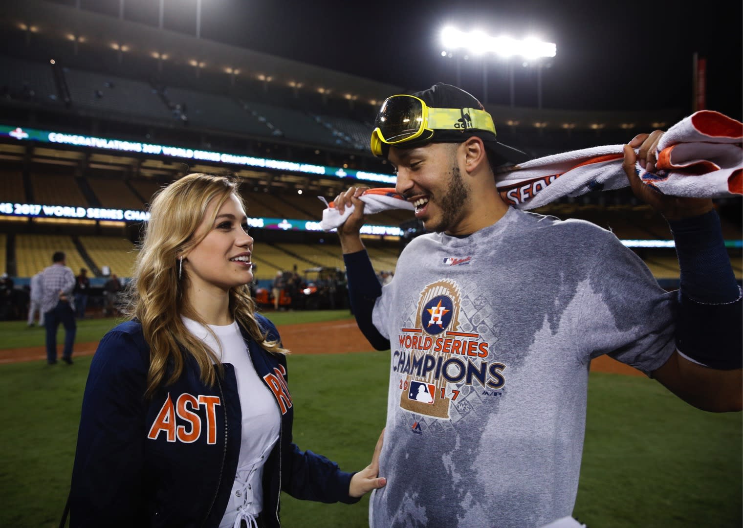 Carlos Correa celebrates World Series championship by proposing to his  girlfriend