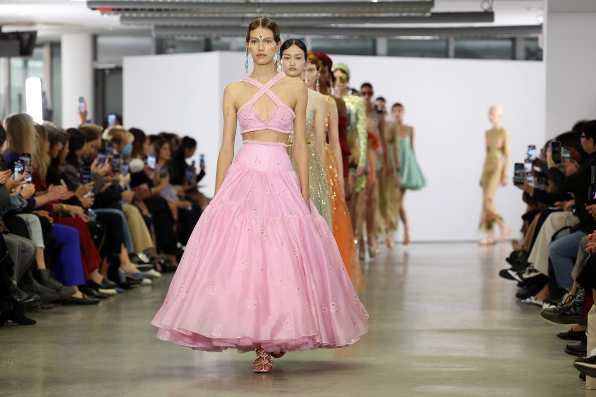 Giambattista Valli's Spring 2023 Collection Is a Tale of Classic French ...