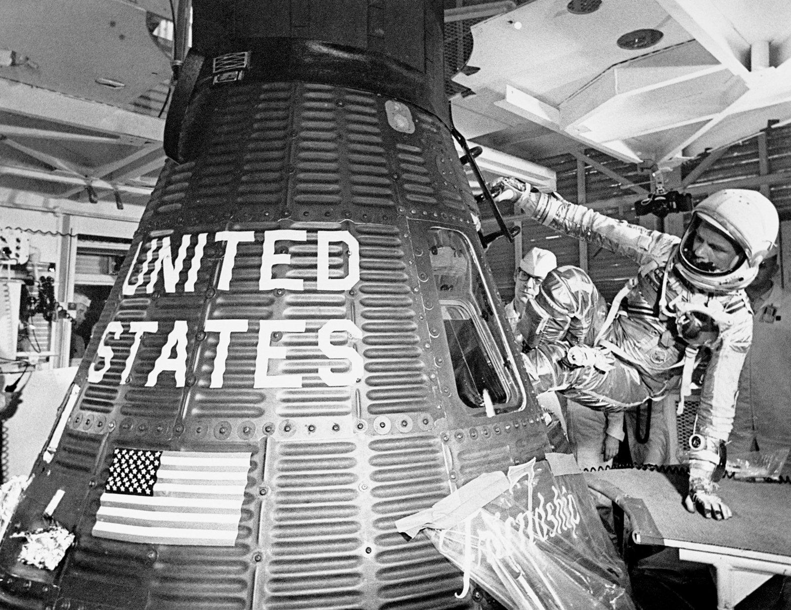 John Glenn, First American to Orbit the Earth, Dies at 95