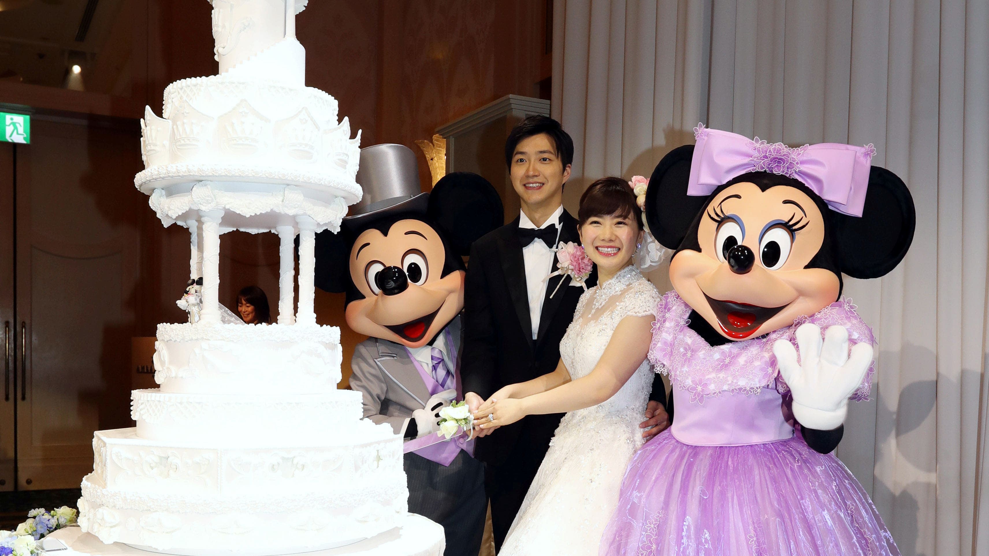 This Couple Had Minnie & Mickey at Their Wedding Instead of Food