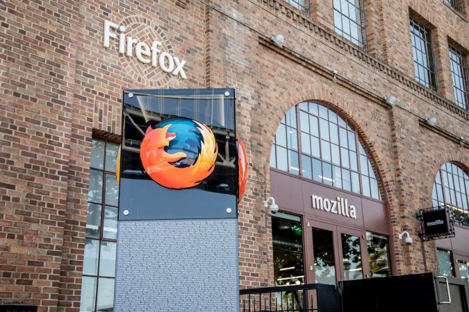 San Francisco, California, ABD - 6 Haziran 2017: Mozilla genel merkezinin dışında, Firefox tarayıcısının cesur yaratıcısı.  Firefox, Mozilla Foundation ve yan kuruluşu Mozilla Corporation tarafından geliştirilen ücretsiz ve açık kaynaklı bir web tarayıcısıdır.