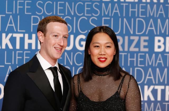 MOUNTAIN VIEW, CA - NOVEMBER 04:  Mark Zuckerberg (L) and Priscilla Chan attend the 2019 Breakthrough Prize at NASA Ames Research Center on November 4, 2018 in Mountain View, California.  (Photo by Lachlan Cunningham/Getty Images for Breakthrough Prize)