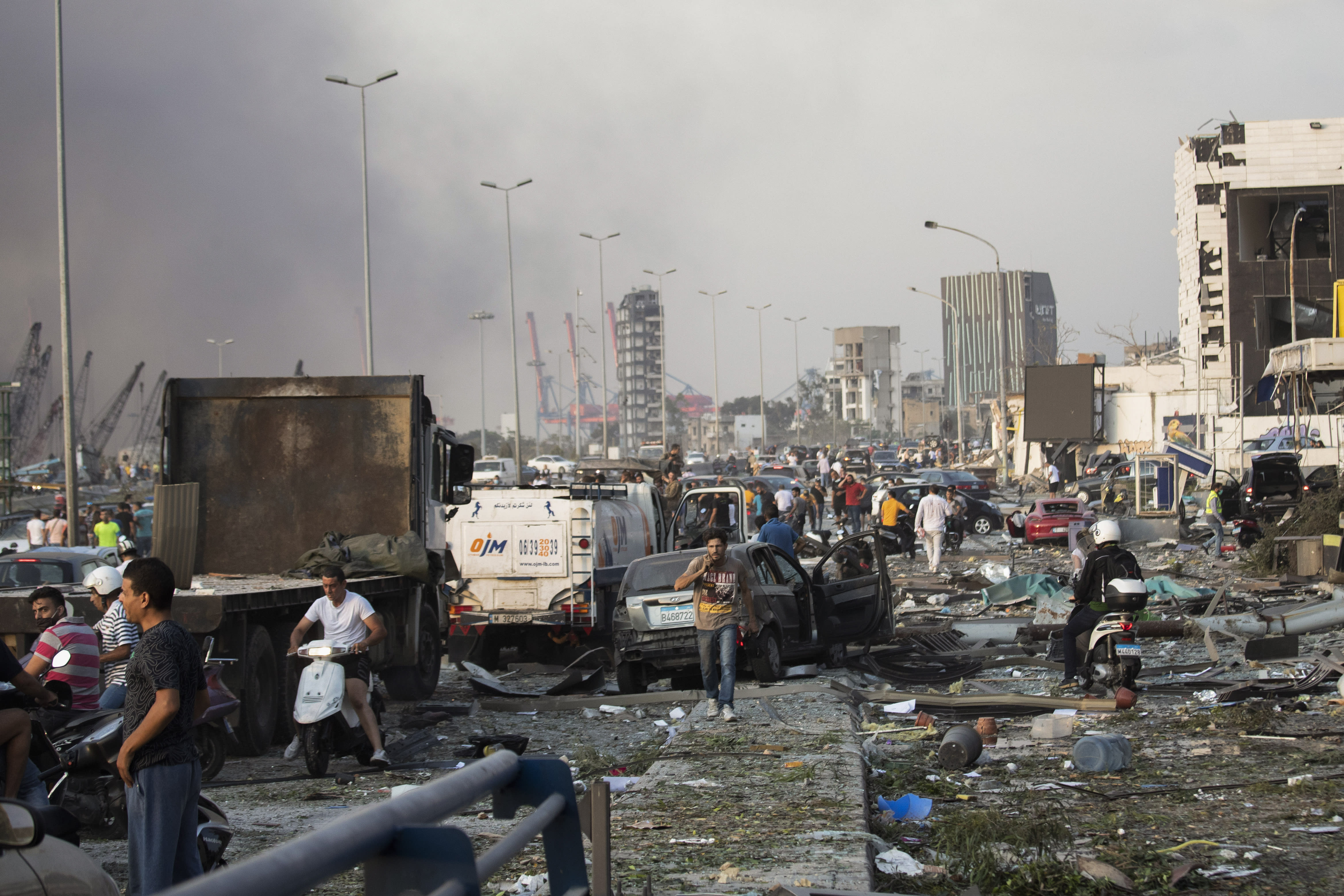 People evacuate wounded after of a massive explosion in Beirut, Lebanon, Tuesday, Aug. 4, 2020. (AP Photo/Hassan Ammar)