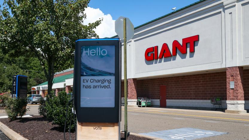 BLOOMSBURG, UNITED STATES - 2022/08/18: An electric vehicle charging station is seen in the parking lot of a Giant grocery store in Bloomsburg. Giant operates more than 190 grocery stores across Pennsylvania, Maryland, Virginia, West Virginia, and New Jersey. (Photo by Paul Weaver/SOPA Images/LightRocket via Getty Images)