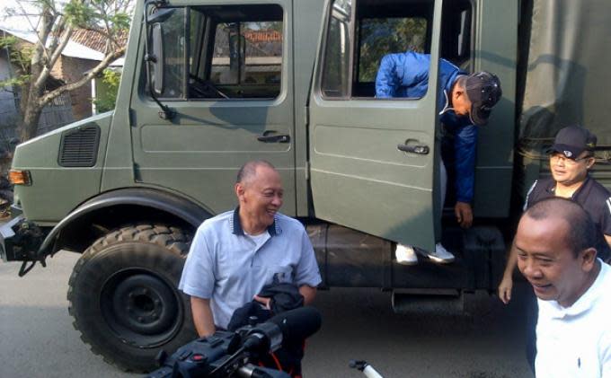 Kemudikan Truk  Pembawa Meriam Pramono Edhie Blusukan ke 