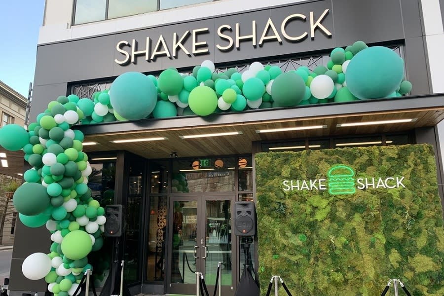 new-shake-shack-location-opens-downtown